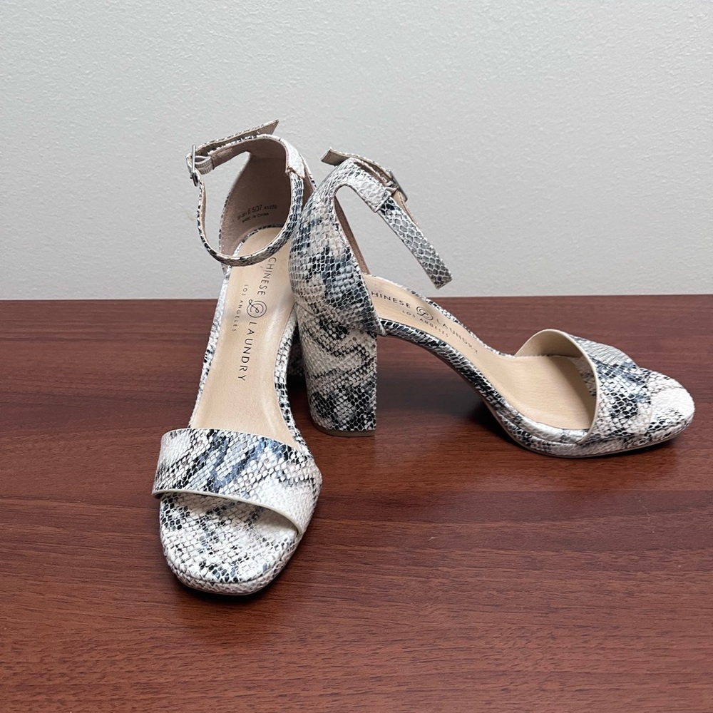 Like NEW Chinese Laundry Snake Skin Pattern block heels S 6.5/37